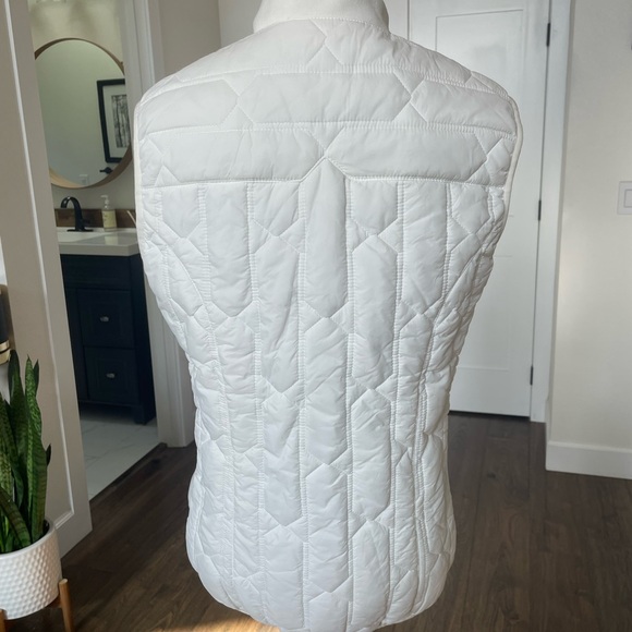 Hunter Quilted White Vest size Medium EUC - Picture 2 of 10